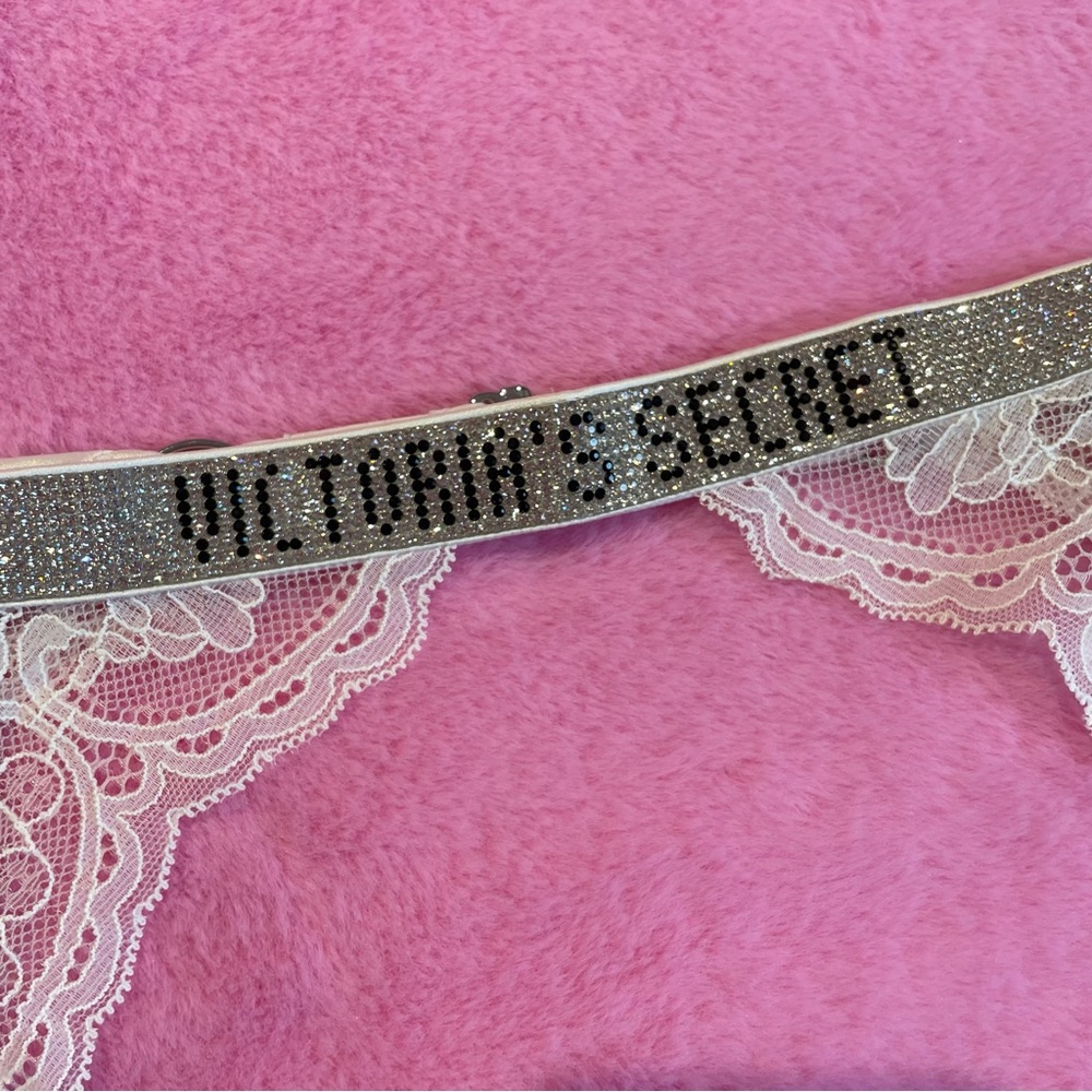 NWT Victoria’s Secret Shine Strap Garter Belt in White - Picture 3 of 5